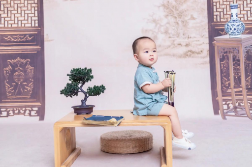 南县宝宝眼睛肿是什么原因